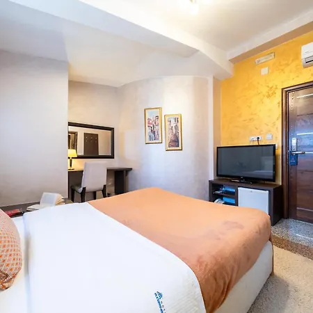 Alexandar Lux Podgorica