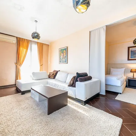 Alexandar Lux Szálloda 4*